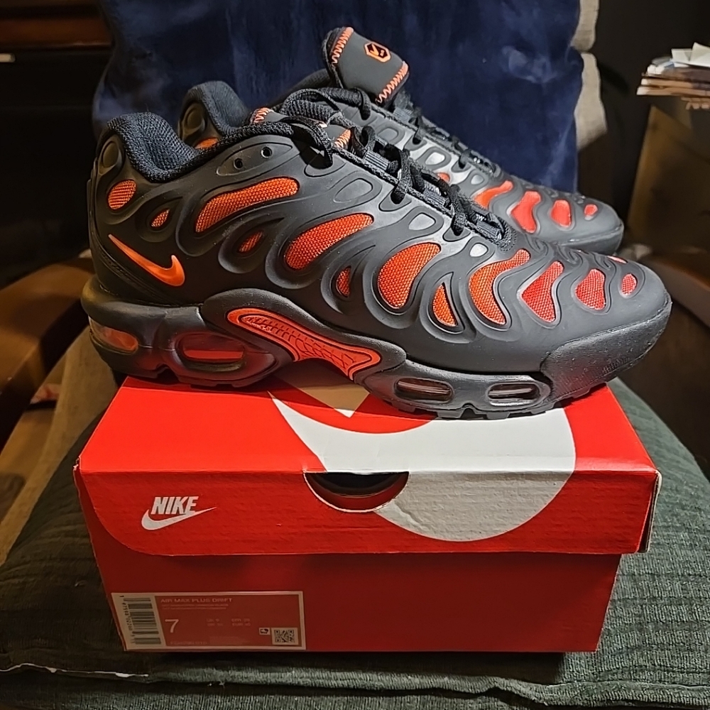NIKE AIR MAX PLUS DRIFT